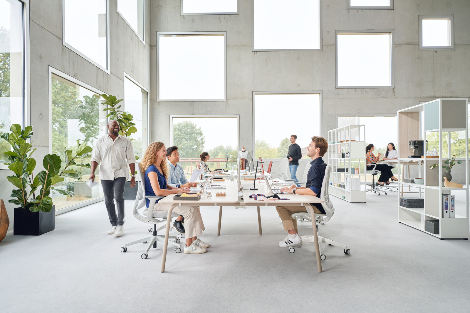 Jak stworzyć ergonomiczne biuro, które zwiększy efektywność Twojego zespołu?